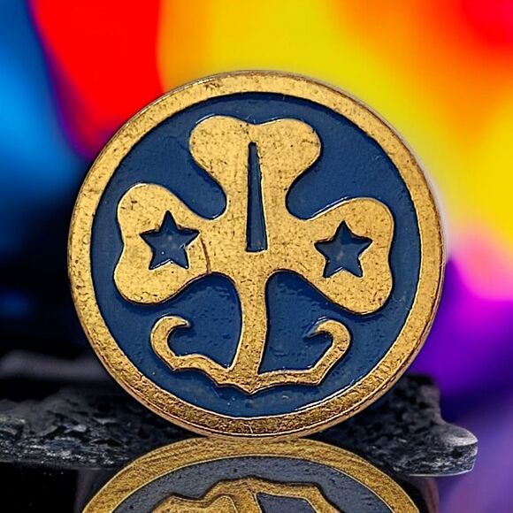 Vintage Girl Scouts Trefoil Pin World Association Blue Enameled Gold Tone R - Picture 12 of 13